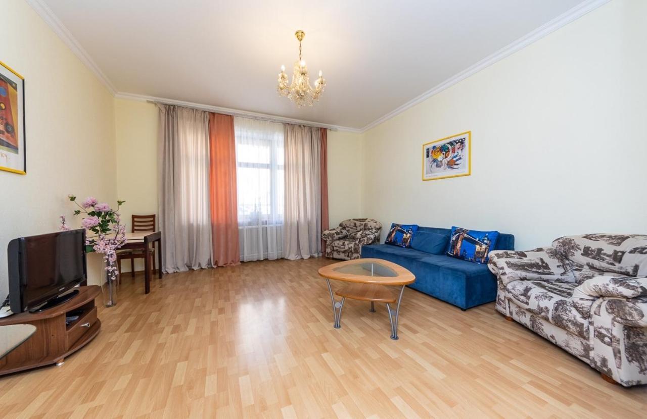 Alex Apartments Near Independence Square - Kiev Exteriör bild