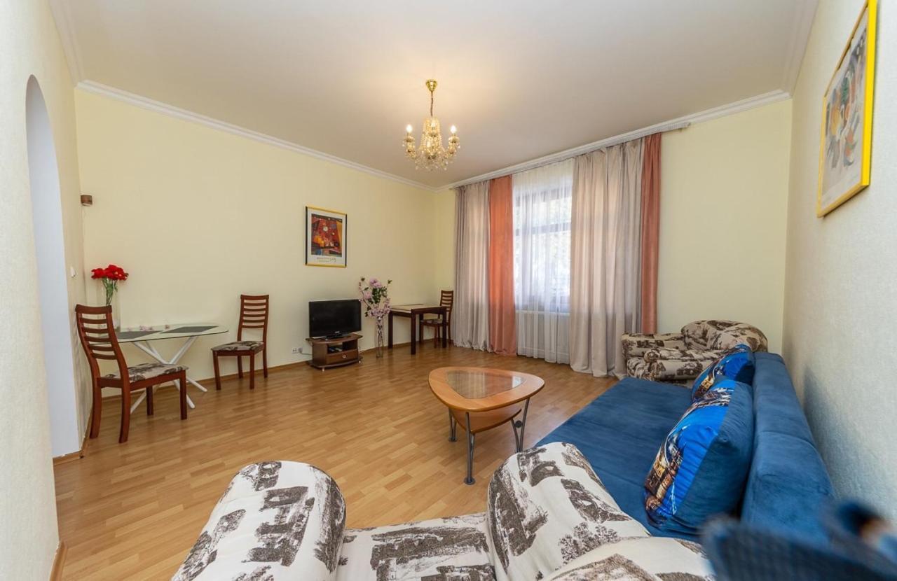 Alex Apartments Near Independence Square - Kiev Exteriör bild